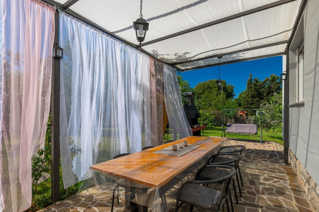 Holiday House Chill Out Loborika Marčana Εξωτερικό φωτογραφία