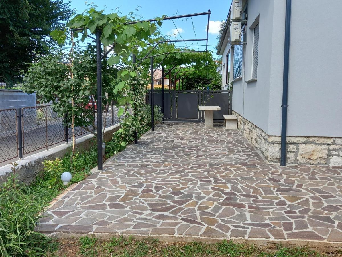 Holiday House Chill Out Loborika Marčana Εξωτερικό φωτογραφία